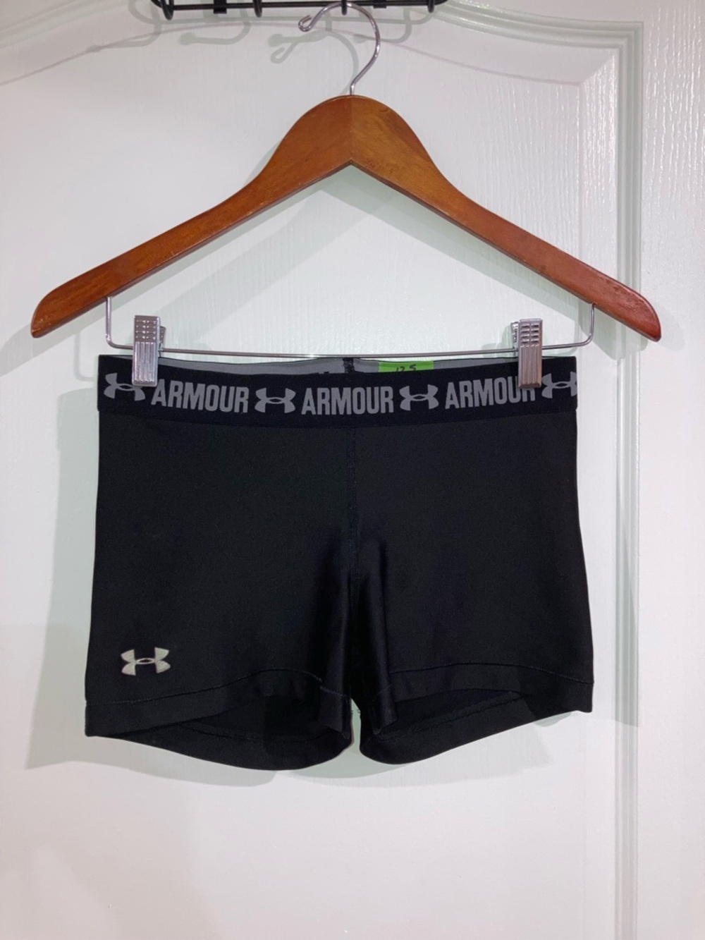 Under Armour Black Activewear Shorts - size S